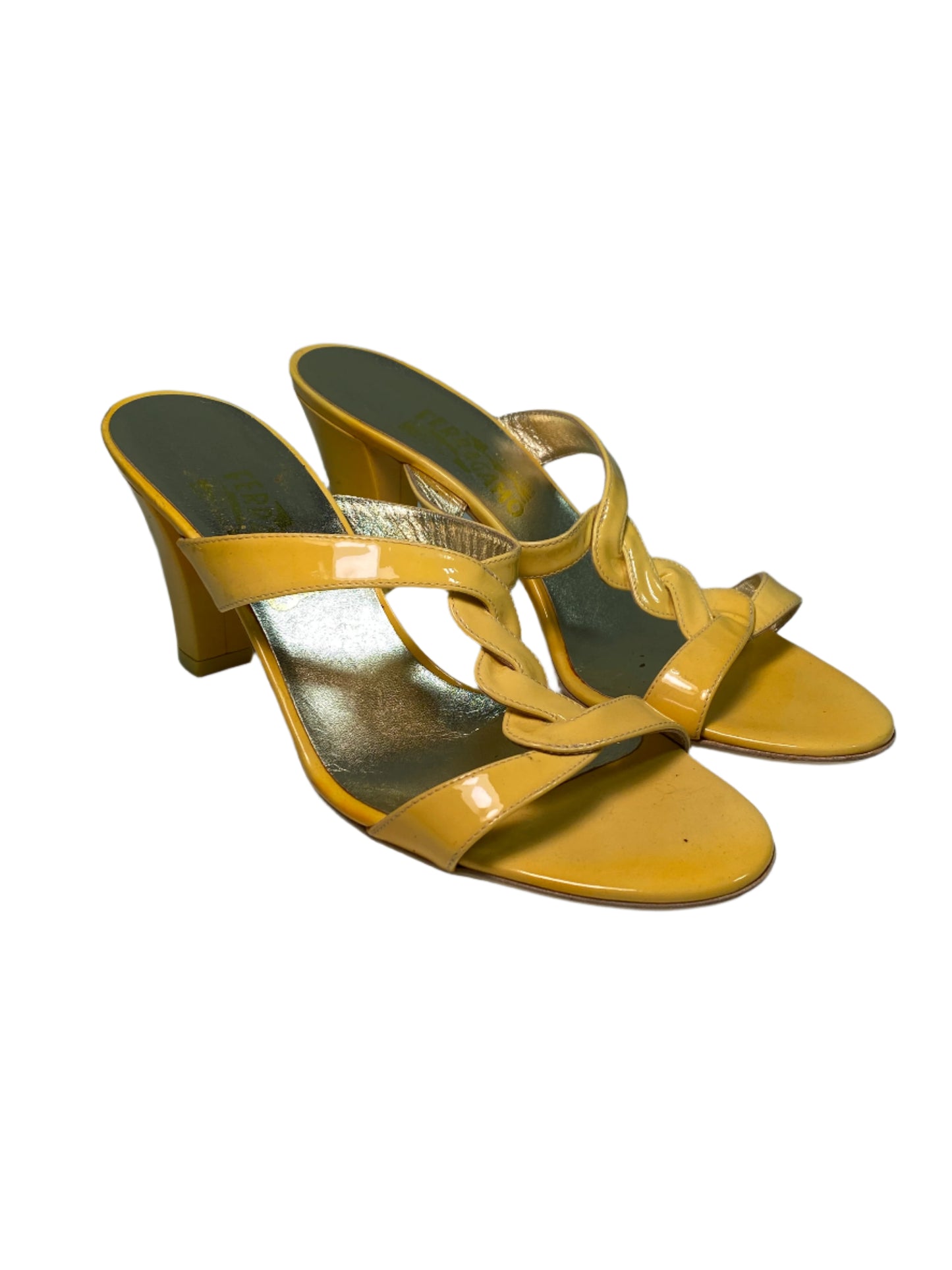 FERRAGAMO yellow leather sandals (38)