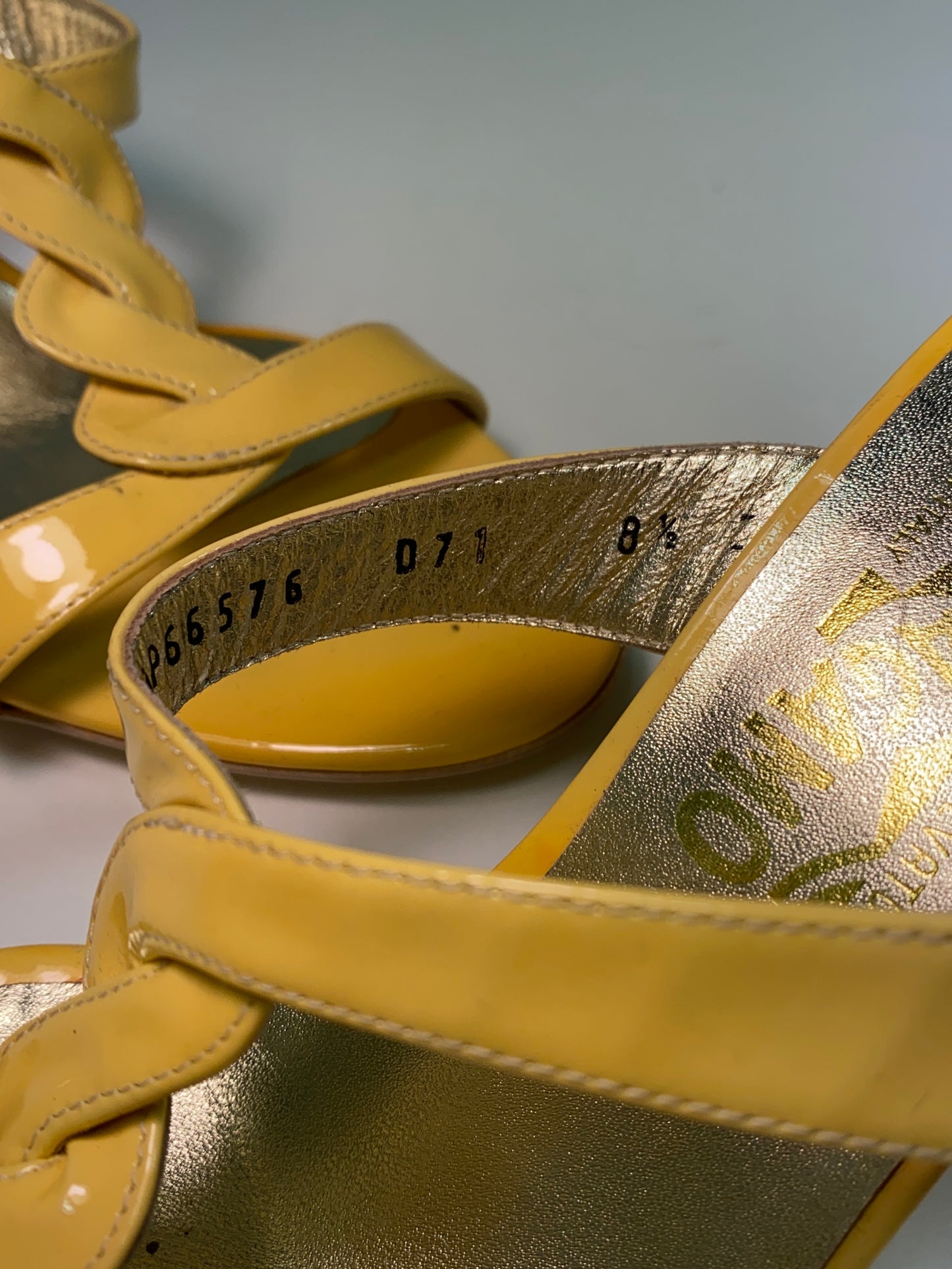 FERRAGAMO yellow leather sandals (38)