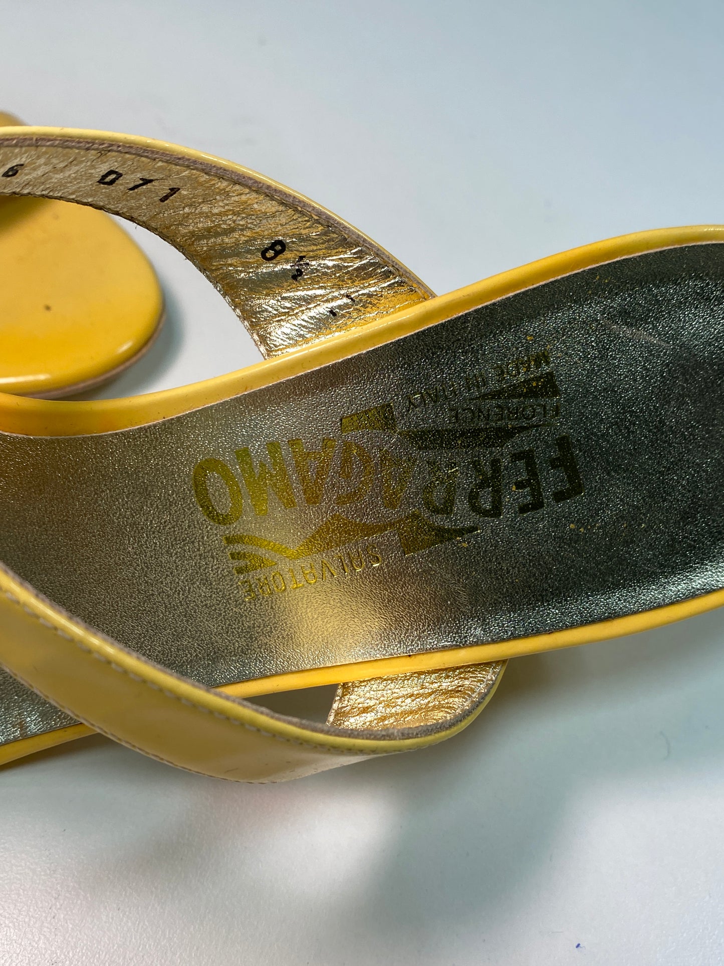 FERRAGAMO yellow leather sandals (38)