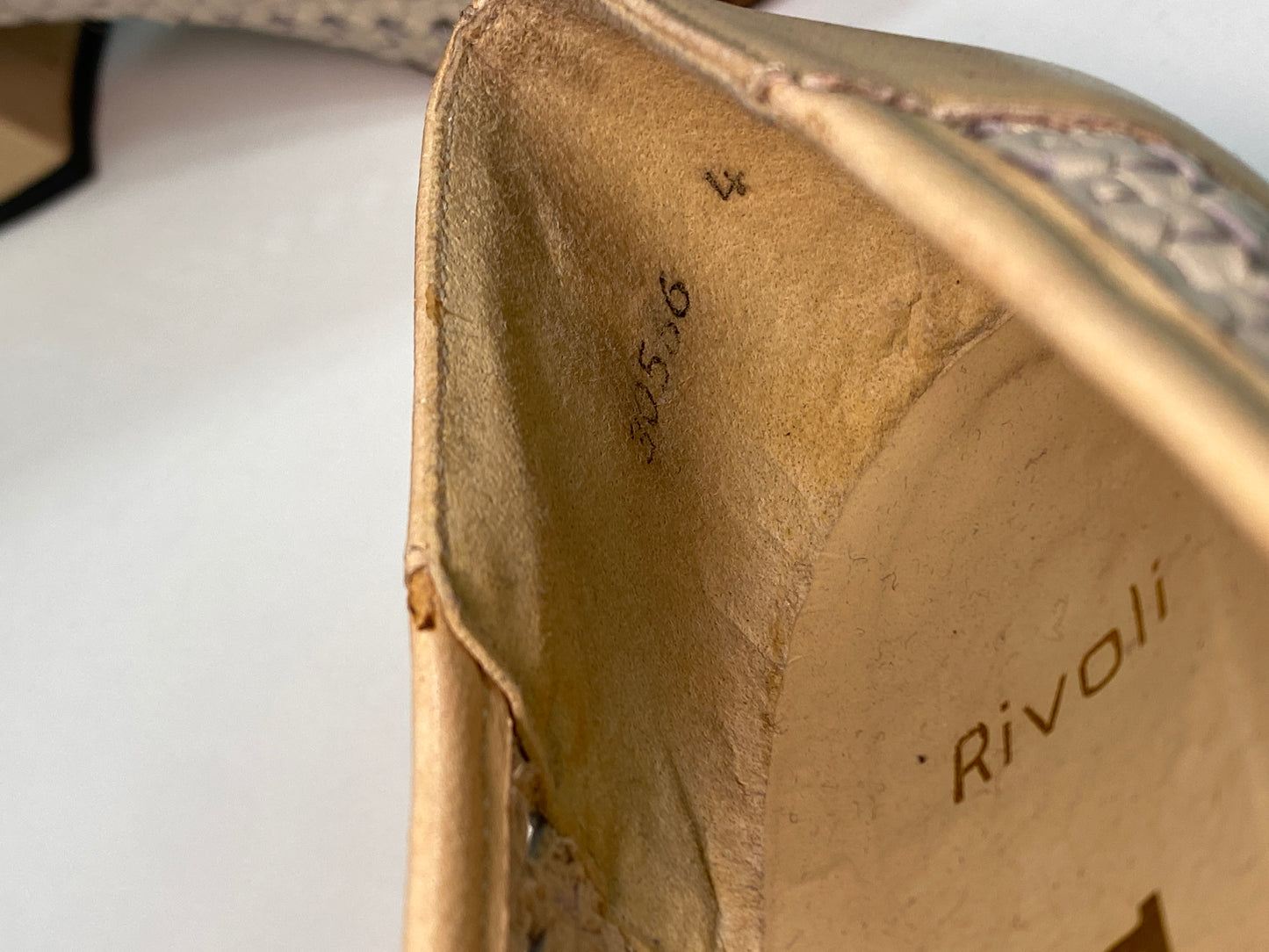 BALLY beige leather pumps (37)