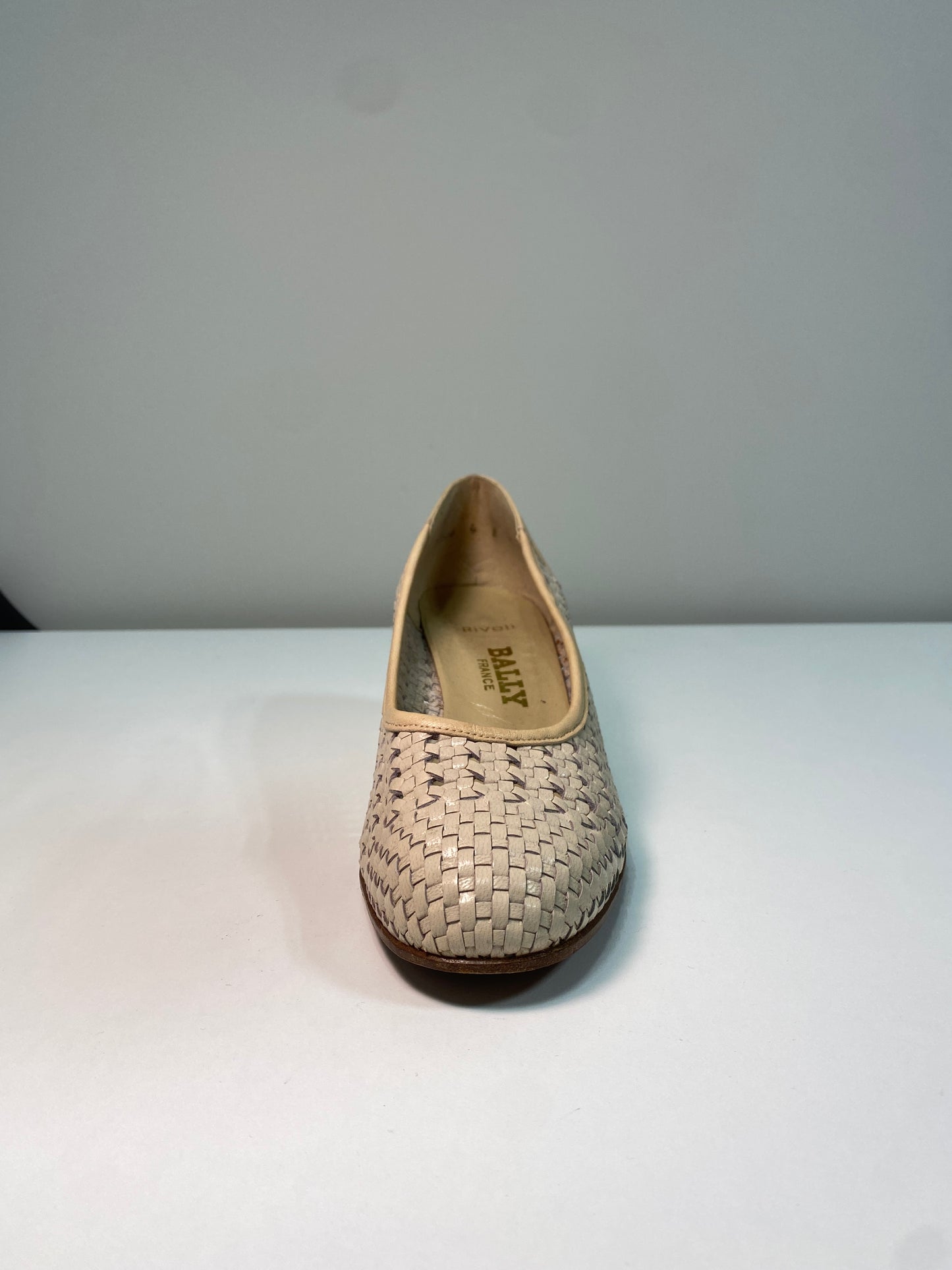 BALLY beige leather pumps (37)
