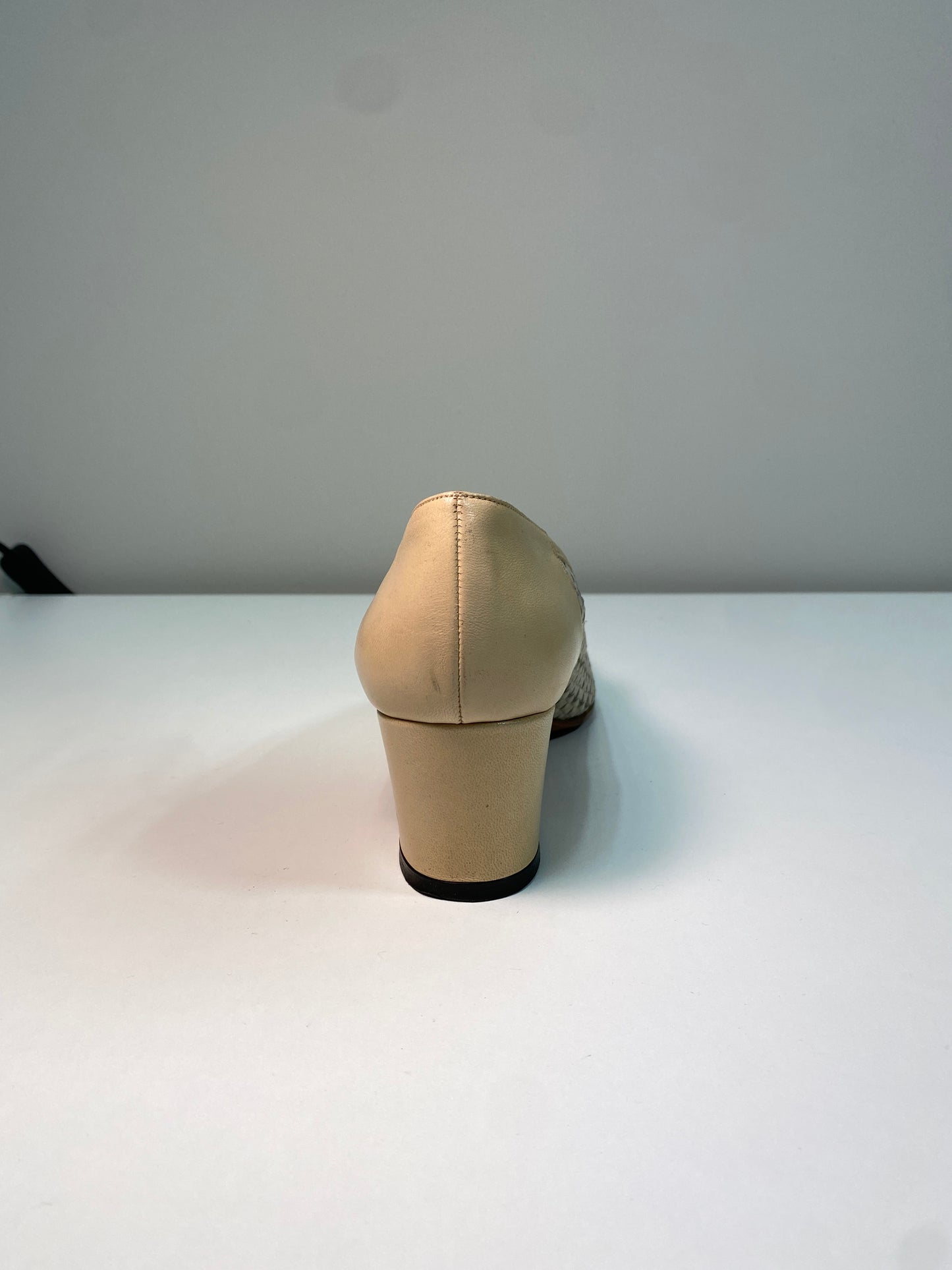 BALLY beige leather pumps (37)