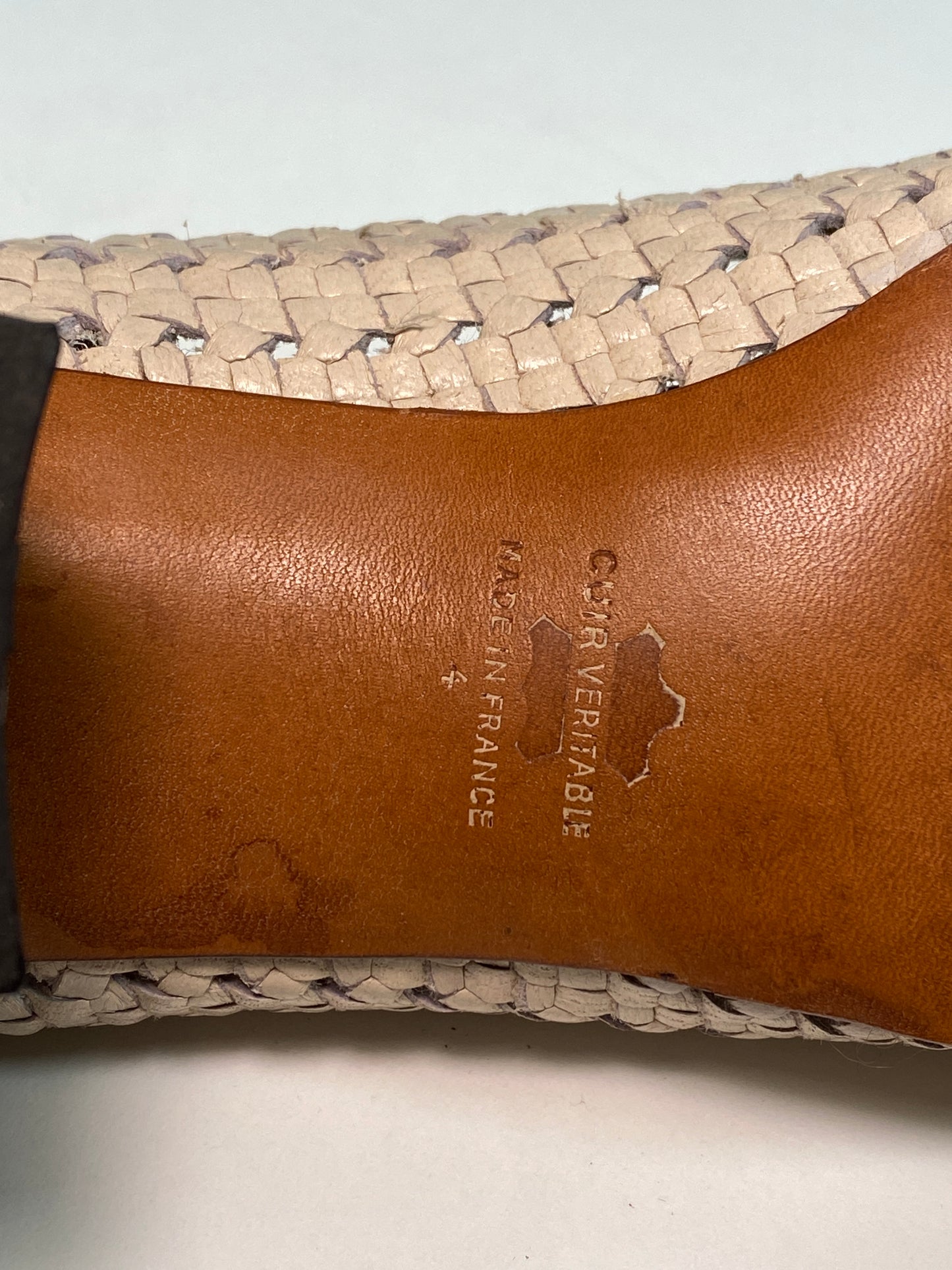 BALLY beige leather pumps (37)