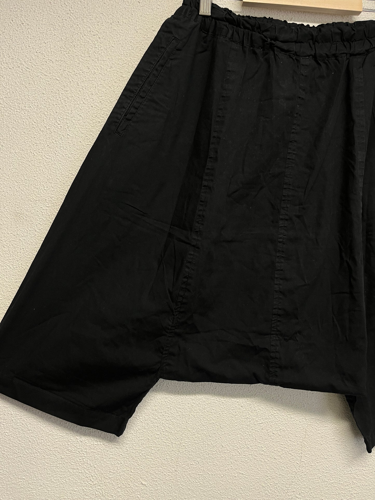 COMME DES GARÇONS black shorts-skirt (L)