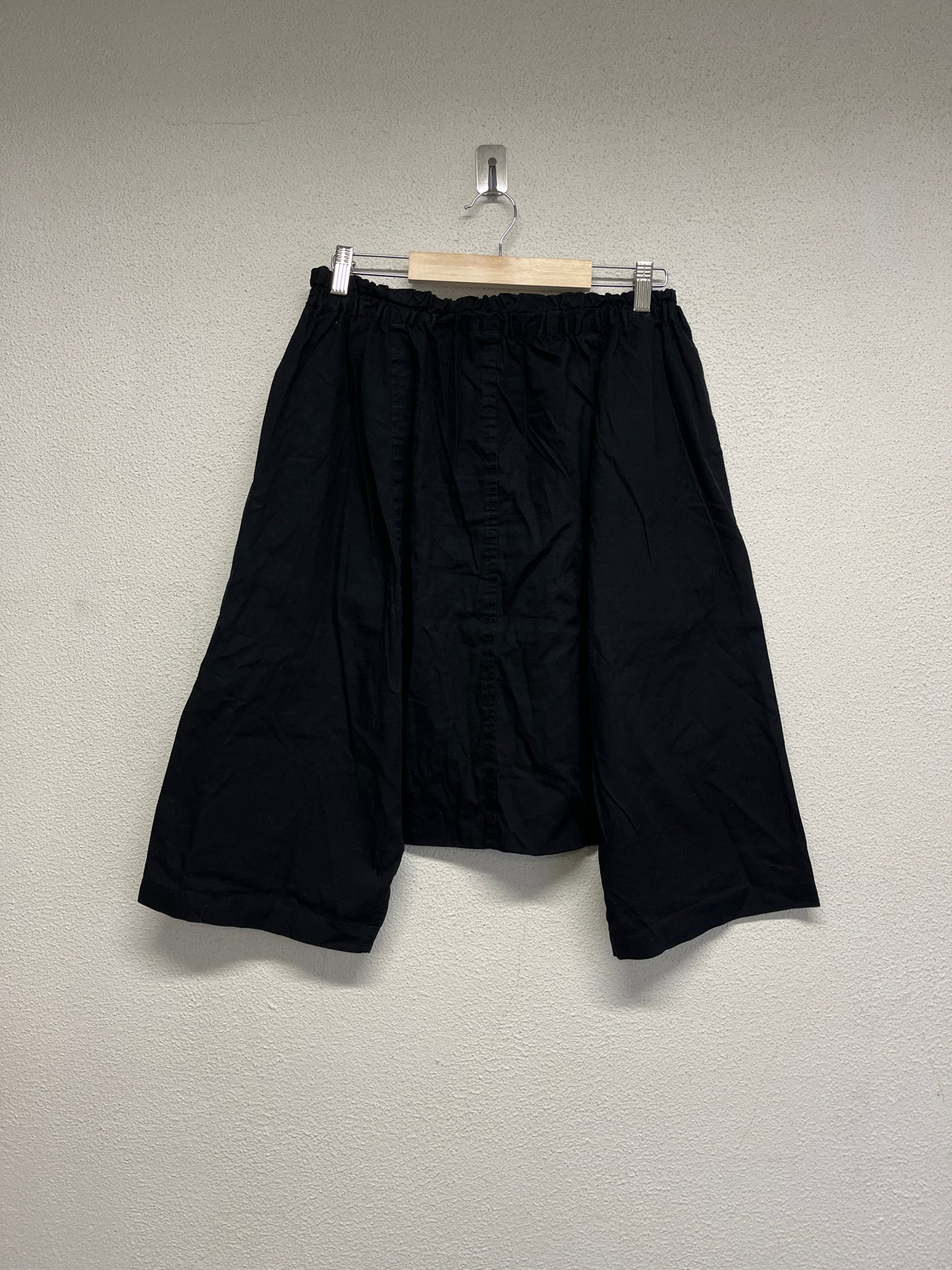 COMME DES GARÇONS black shorts-skirt (L)