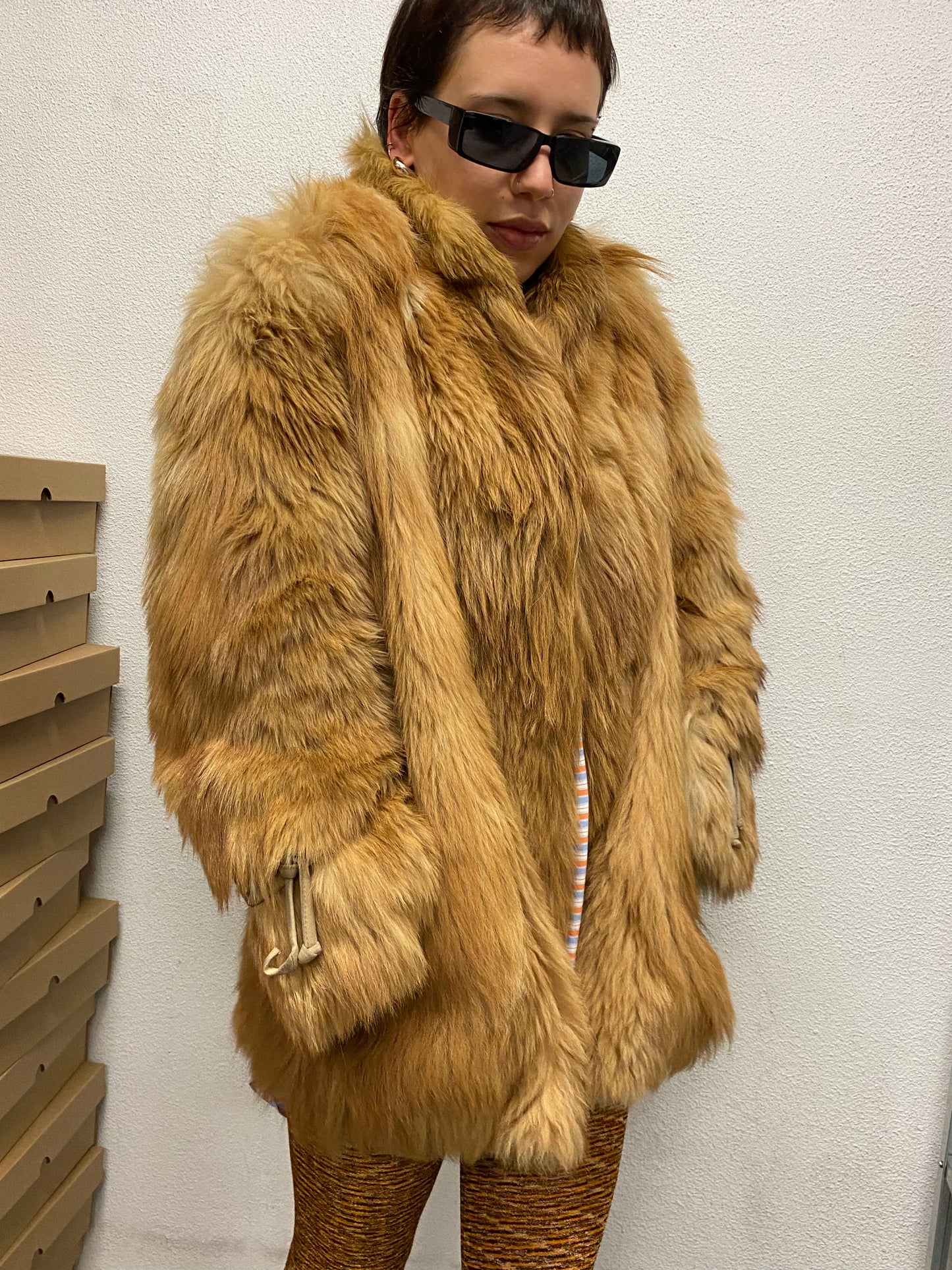 VINTAGE camel-brown real fur coat with string details (M-XL)