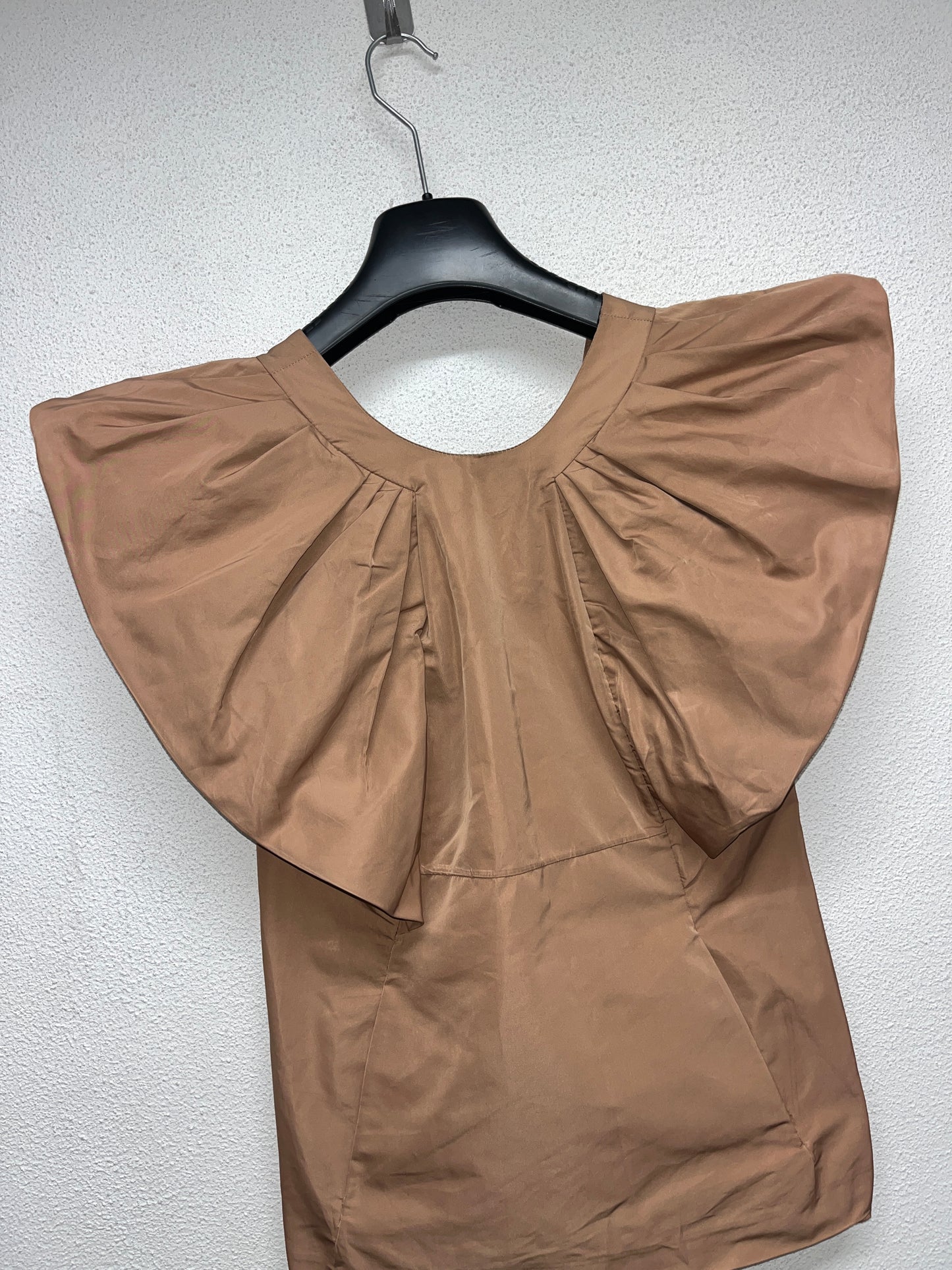 MARNI top with pleated oversized shoulders and pockets on the side (XS)