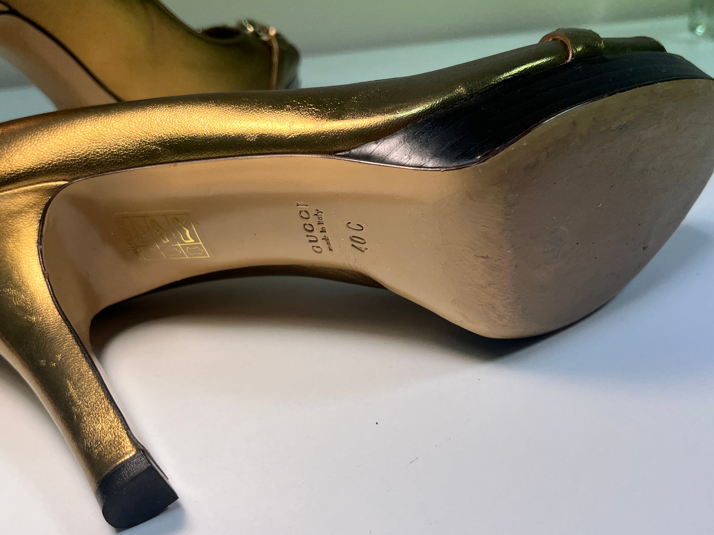 GUCCI by Tom Ford gold belted open toe leather heels (40)