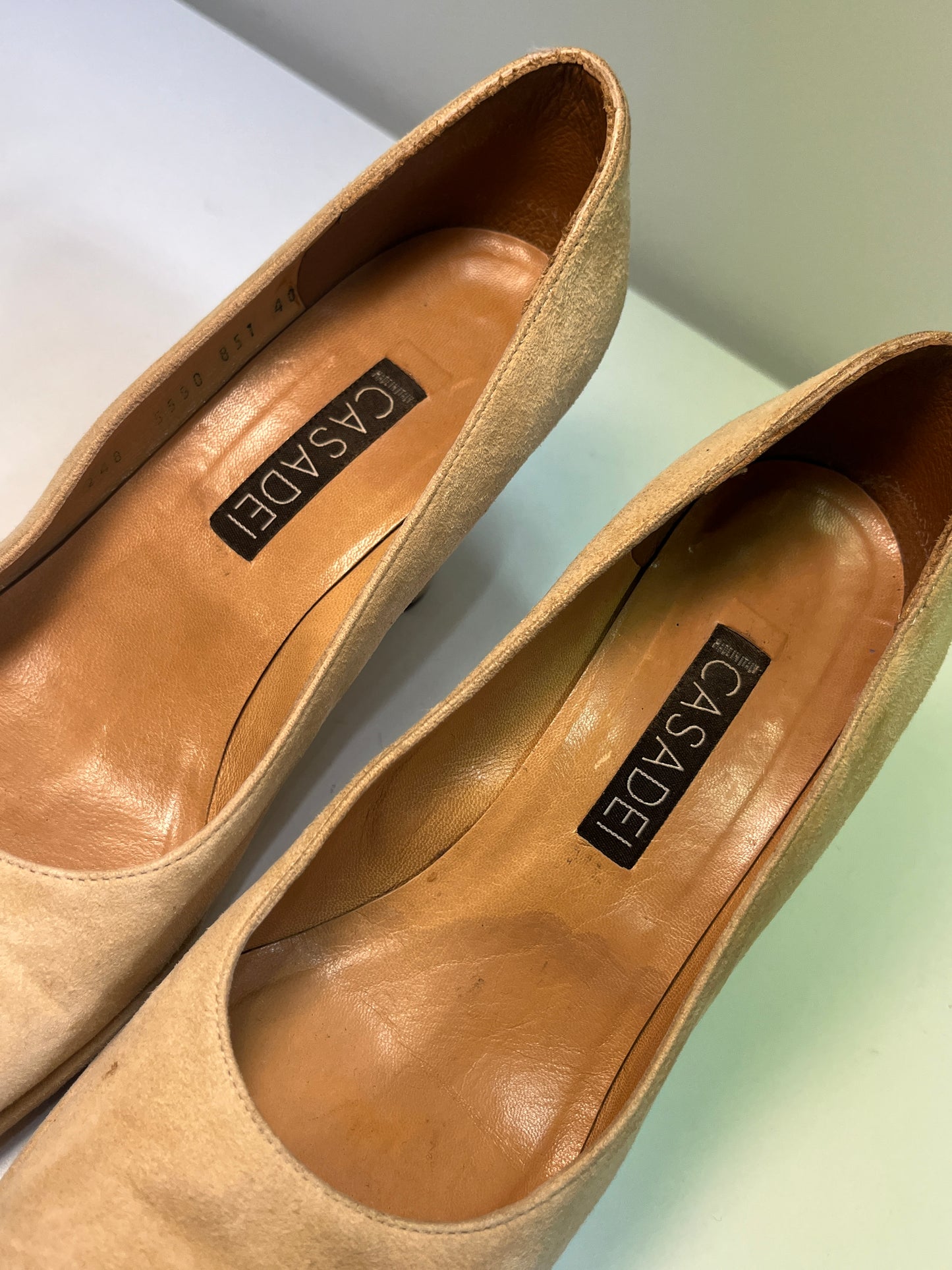 CASADEI beige suede rounded toe classic pumps (40)