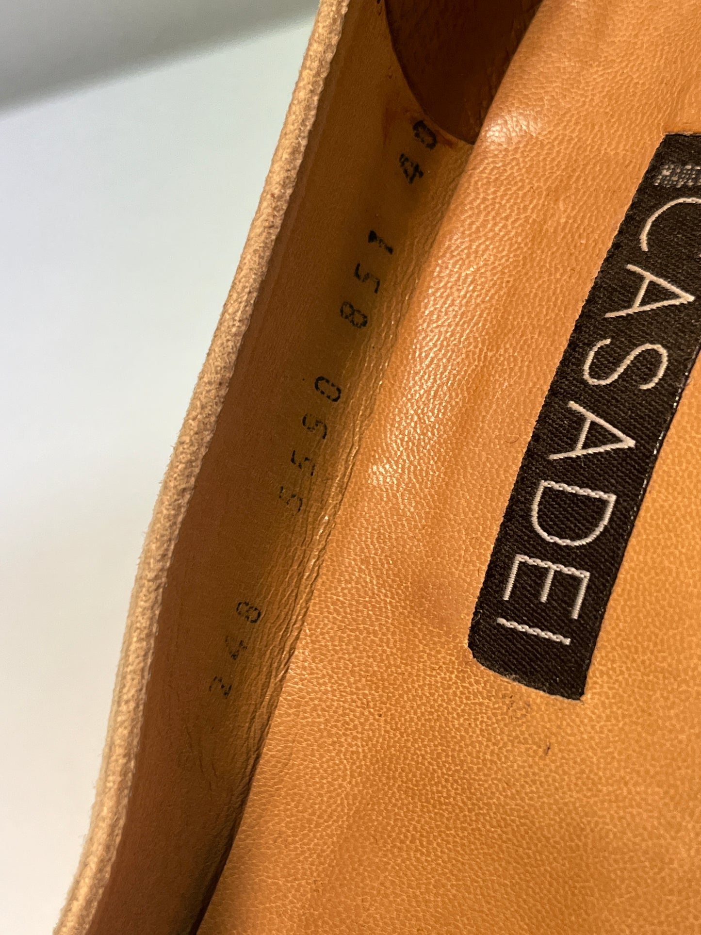 CASADEI beige suede rounded toe classic pumps (40)