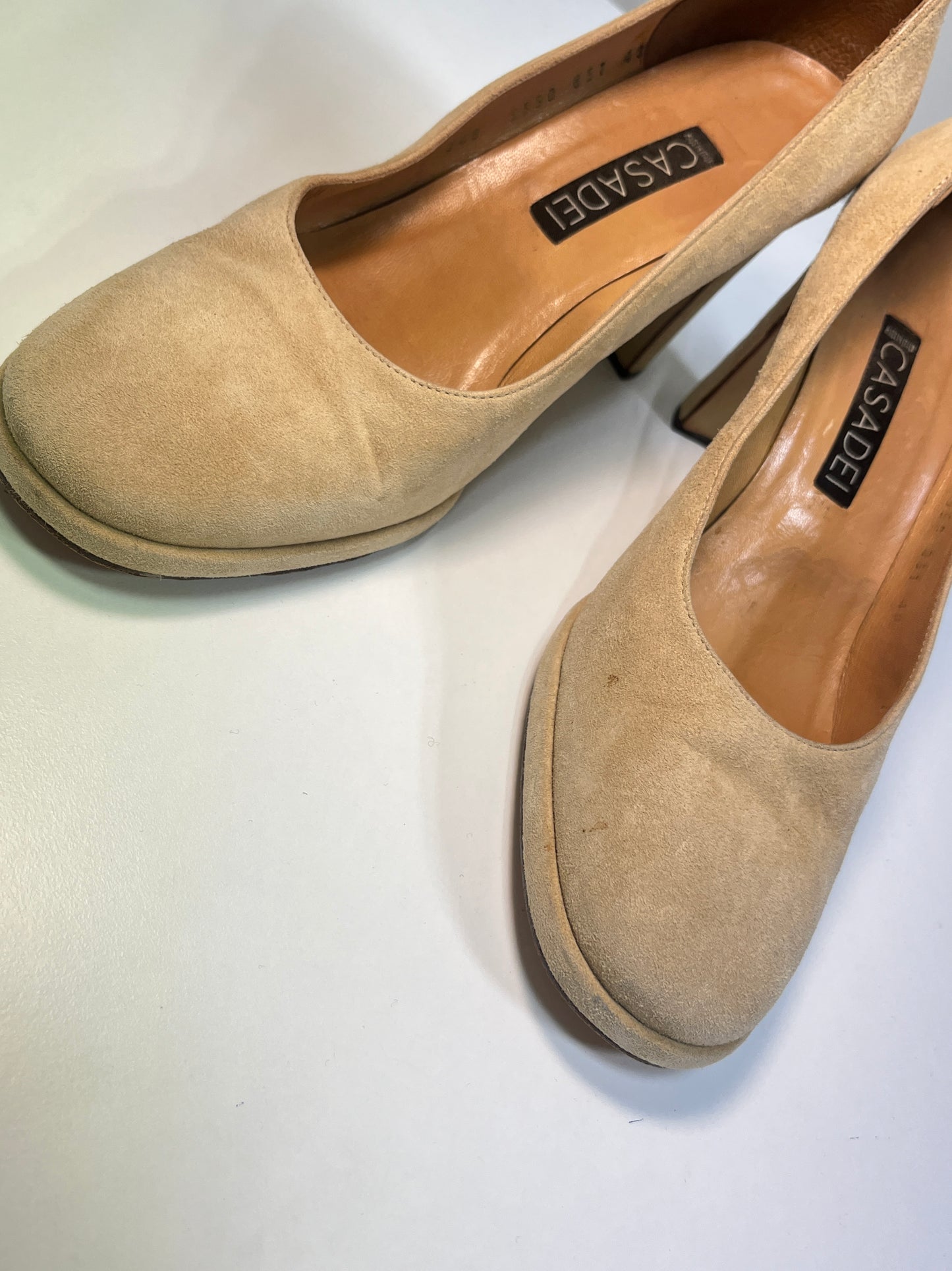 CASADEI beige suede rounded toe classic pumps (40)