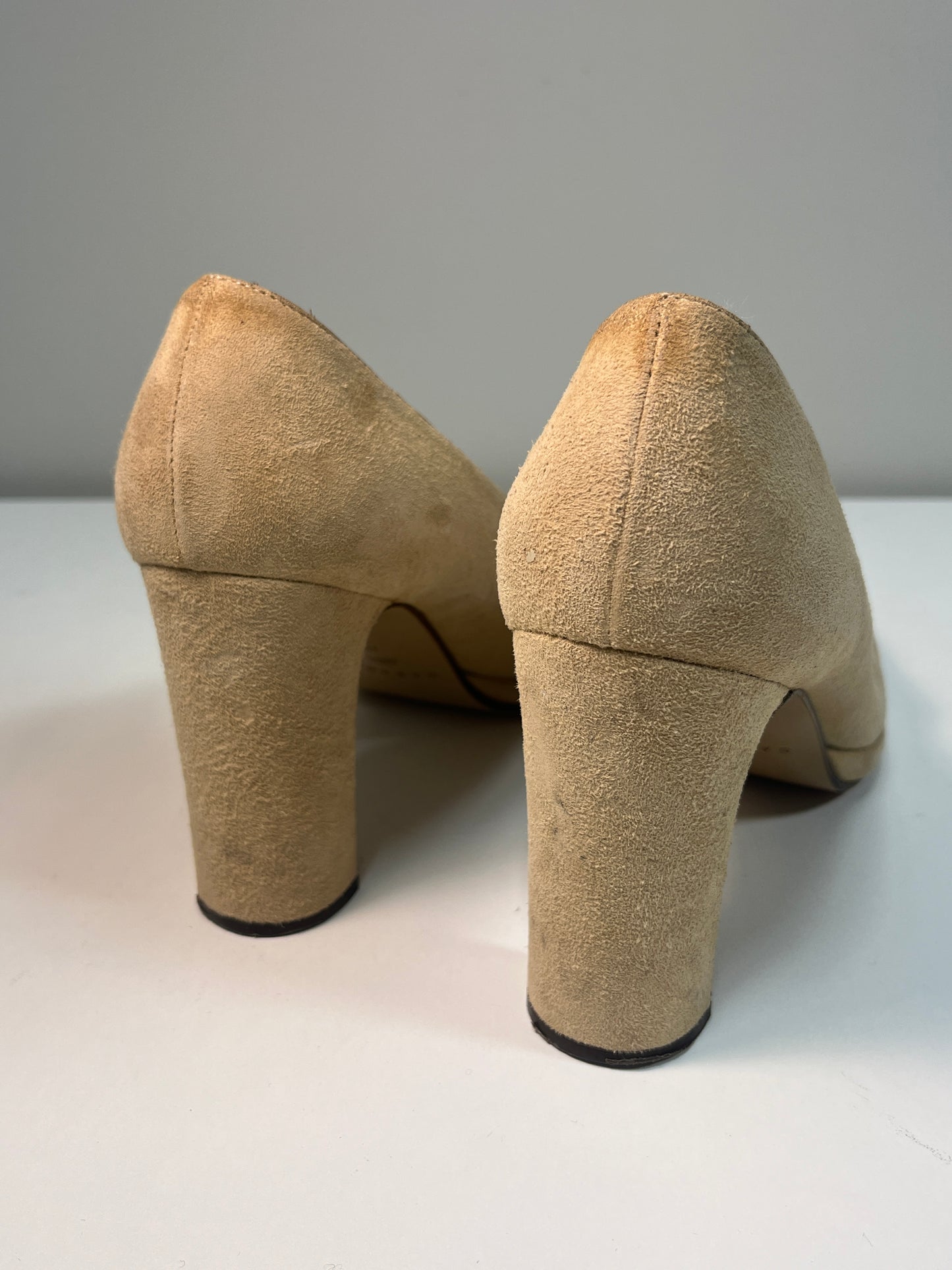 CASADEI beige suede rounded toe classic pumps (40)