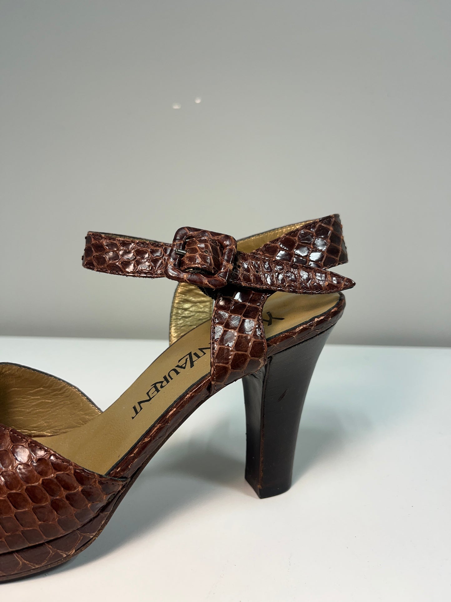 YVES SAINT LAURENT open toe sandals with wood platform (35.5)