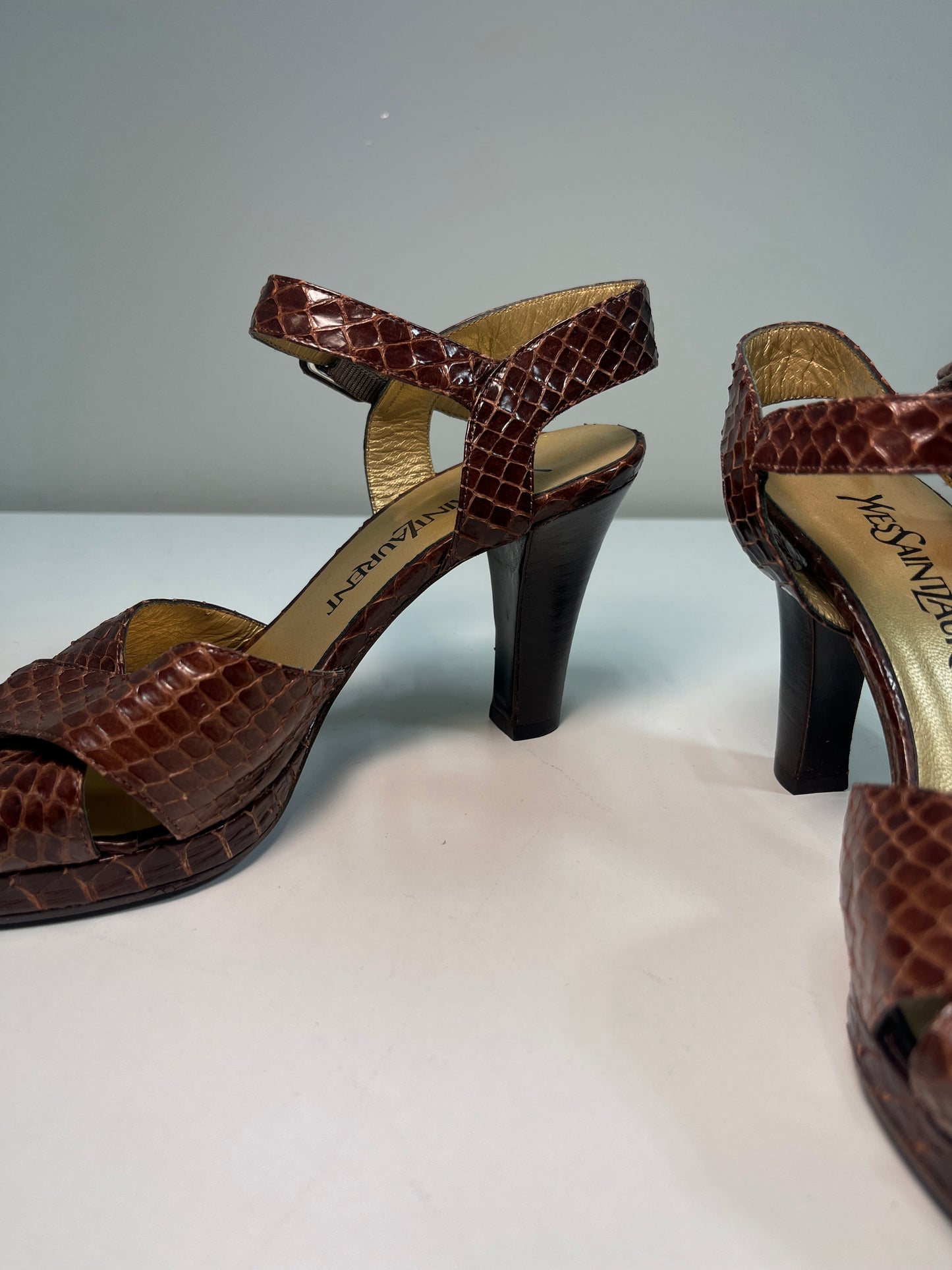 YVES SAINT LAURENT open toe sandals with wood platform (35.5)