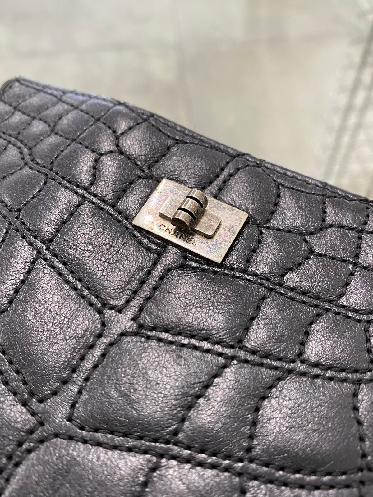 Chanel black crocodile-embossed leather 2.55 card holder
